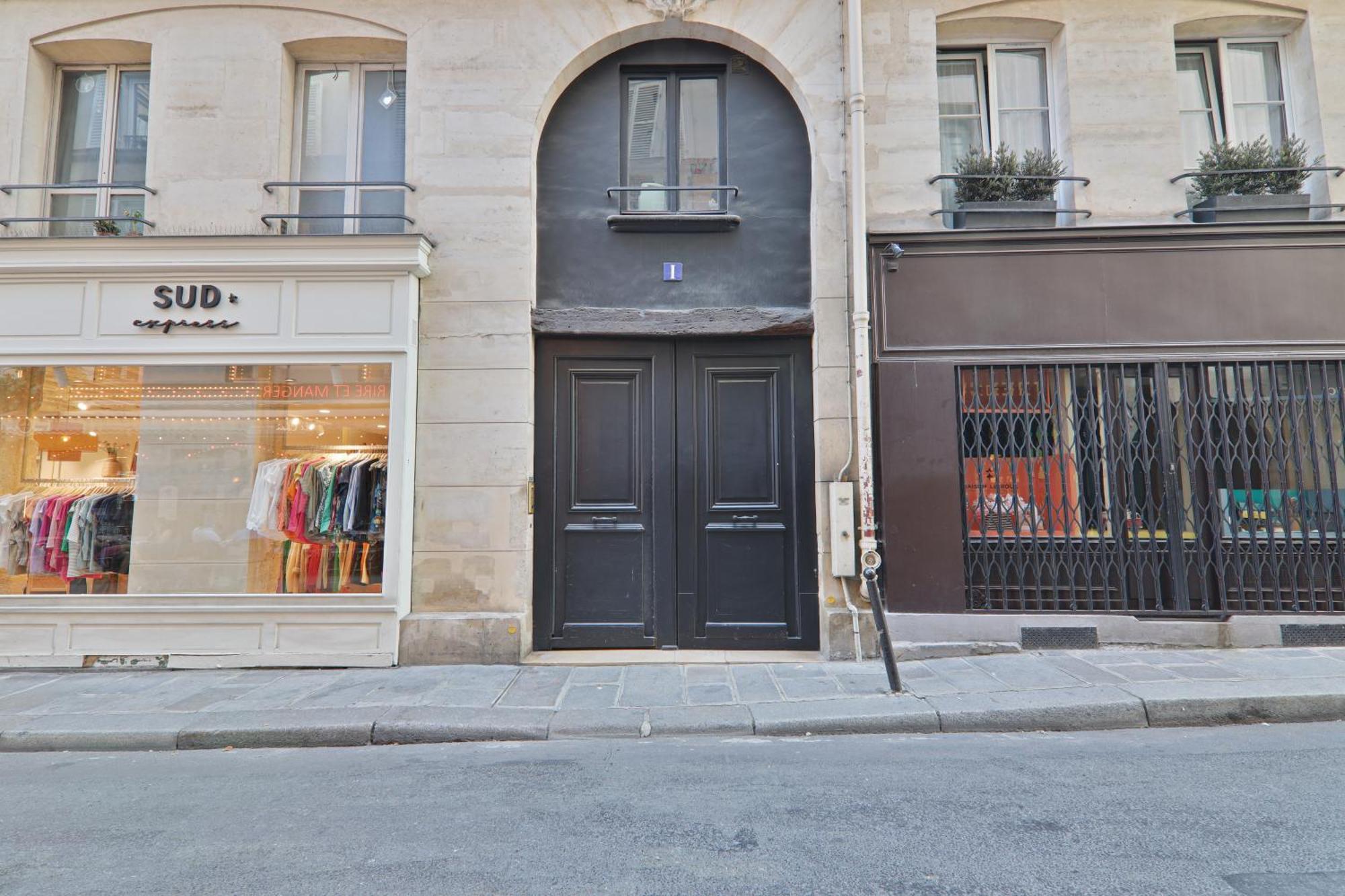 Quartier Saint Michel Notre Dame Free Netflix * Paris